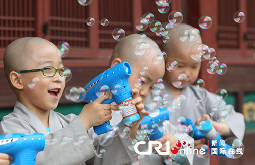 韓國(guó)童僧歡慶兒童節(jié)