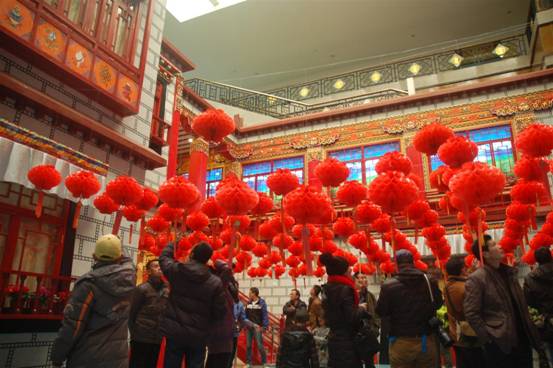 網(wǎng)友參觀西藏博物館 體驗(yàn)藏歷新年風(fēng)俗