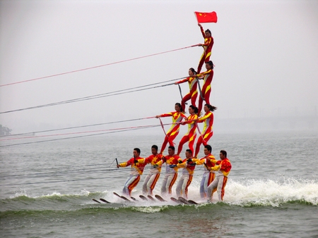 “魅力蘭山杯”2011中美澳藝術(shù)滑水對抗賽臨沂開賽