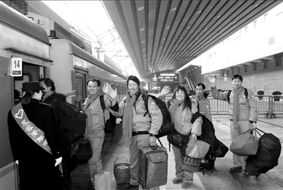 記者幫您解析“春運(yùn)購票” 走訪調(diào)查203人僅半數(shù)購得火車票