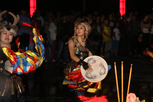 全國網(wǎng)絡(luò)媒體龍江行探訪饒河縣 體驗(yàn)赫哲族祭江祭祀活動