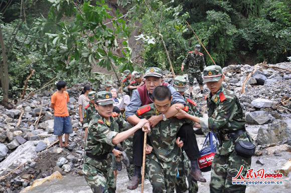 武警數(shù)萬(wàn)官兵三年援建汶川血脈相連樹(shù)豐碑