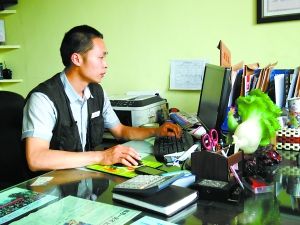 汶川抗震援兵“空降”社區(qū)幫忙(圖)
