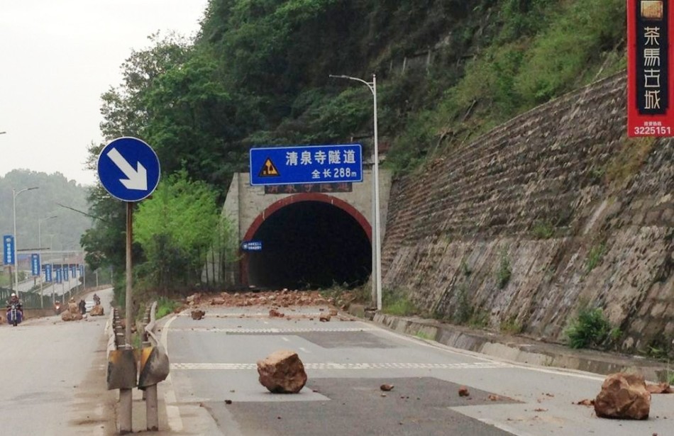 四川雅安地震現(xiàn)場(chǎng) 一片狼籍