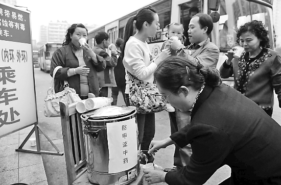 第2批69萬(wàn)支甲流疫苗抵渝 重慶嚴(yán)陣以待阻擊疫情