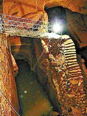 浙江發(fā)現(xiàn)神秘地下石窟群 抽水40米仍不見底