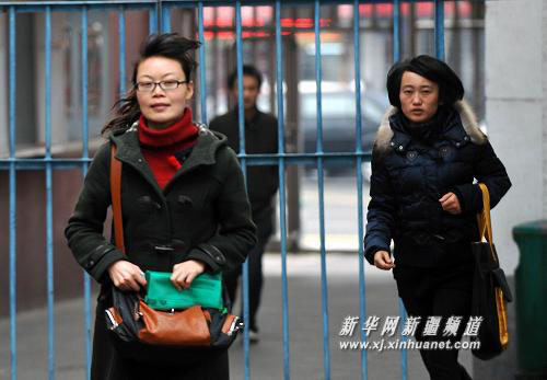 新疆上萬人參加公務(wù)員考試