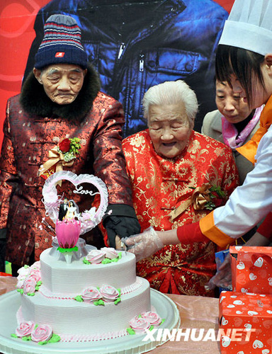 攜手八十載 終圓婚禮夢(mèng)
