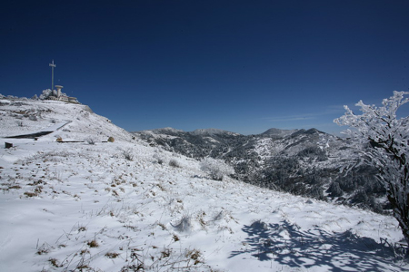 雪后初晴現(xiàn)神農(nóng)架絕美景致（圖）