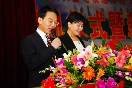 連續(xù)劇《鄉(xiāng)里彩虹城里雨》在河南方城開拍