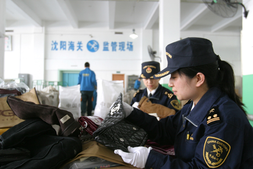 沈陽海關(guān)“苦練內(nèi)功” 加強(qiáng)知識產(chǎn)權(quán)保護(hù)力度