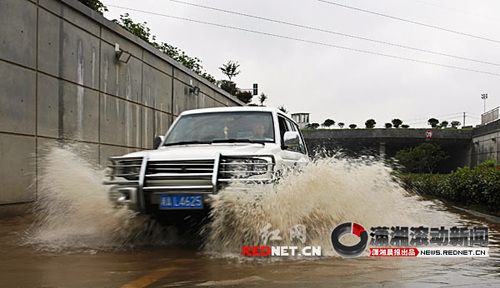 湖南一天發(fā)布17個暴雨預警 或有地質(zhì)災害(組圖)