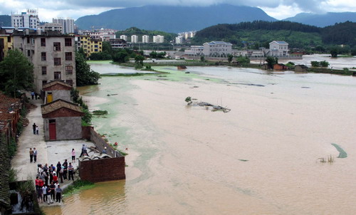 福建出現(xiàn)較大范圍暴雨 閩江干支流出現(xiàn)超警水位洪水