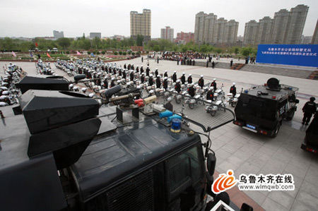 烏魯木齊成立飛虎突擊隊(duì) 擔(dān)負(fù)反恐防暴任務(wù)(圖)