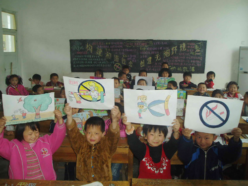 小手牽大手 汶上控煙小天使在行動