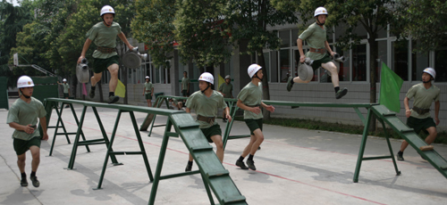 許昌消防鐵軍大“比武” 百名官兵賽場(chǎng)勇?tīng)?zhēng)第一