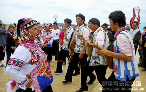 云南丘北群眾歡度“花臉節(jié)”