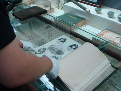 第四屆網(wǎng)絡(luò)媒體龍江行之參觀日軍侵華物證陳列室