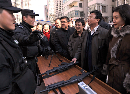 西城警方邀請部分人大代表政協(xié)委員 開展警營一日活動(dòng)