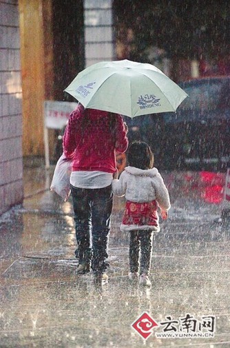 飛機(jī)飛滇增雨 云南全省降雨部分地區(qū)旱情緩和