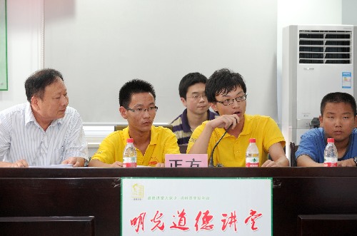 社區(qū)道德講堂“開(kāi)辯了”