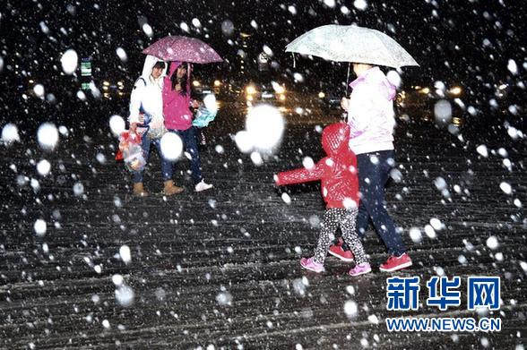 北京延慶遭遇52年來(lái)最大降雪 全縣全力抗雪救災(zāi)