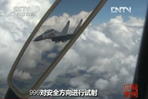 實拍：中國空軍殲11戰(zhàn)機(jī)對抗空戰(zhàn)(組圖)