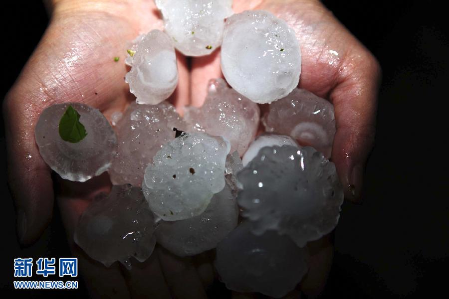 貴州黔東南11縣市遭罕見(jiàn)冰雹襲擊
