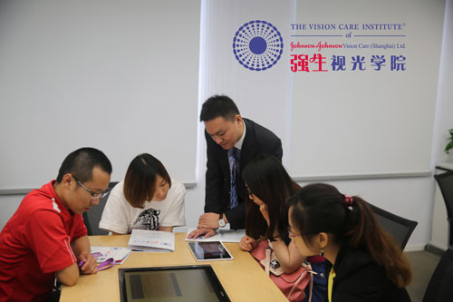 全新強生視光學(xué)院開幕 持續(xù)引領(lǐng)隱形眼鏡健康理念