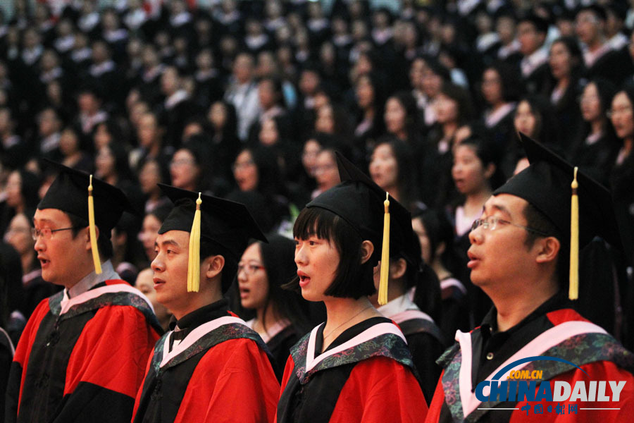 現(xiàn)場直擊：對外經(jīng)貿(mào)大學舉行2013屆畢業(yè)典禮