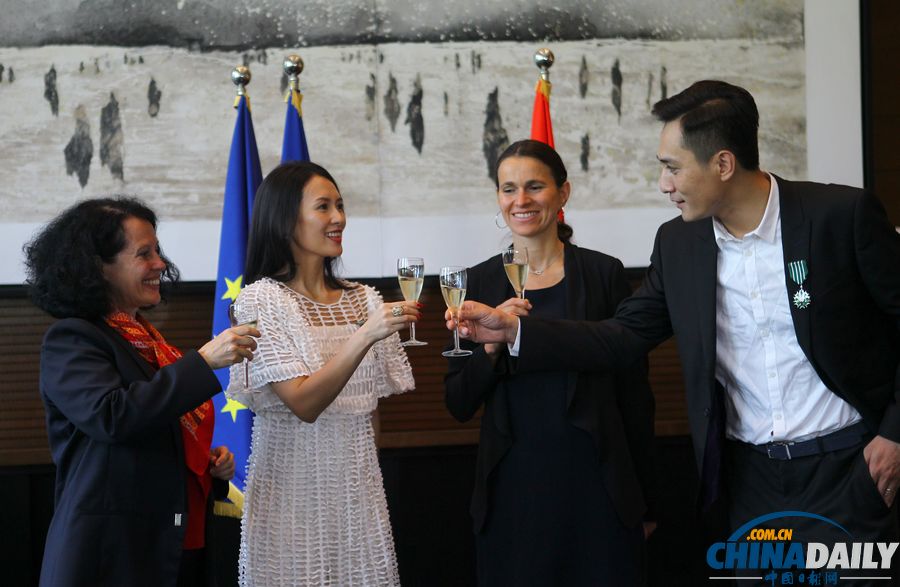 章子怡、劉燁獲頒法國藝術與文學騎士勛章