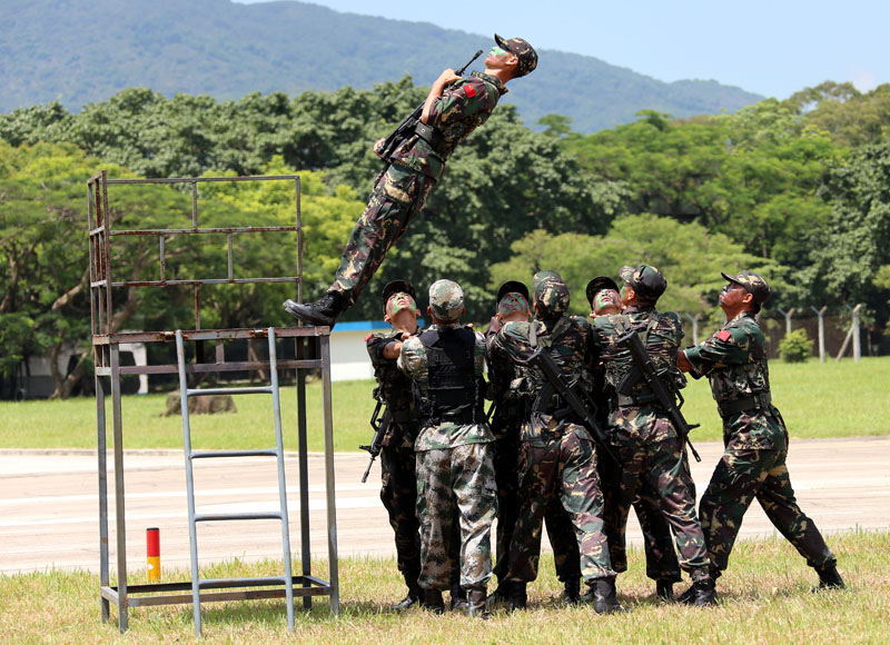 高清：駐港部隊(duì)舉行“軍營開放日”活動(dòng)