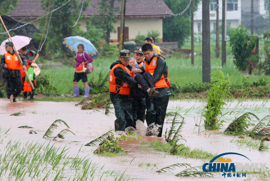 中國(guó)日?qǐng)?bào)聚焦全國(guó)各地頻現(xiàn)暴雨