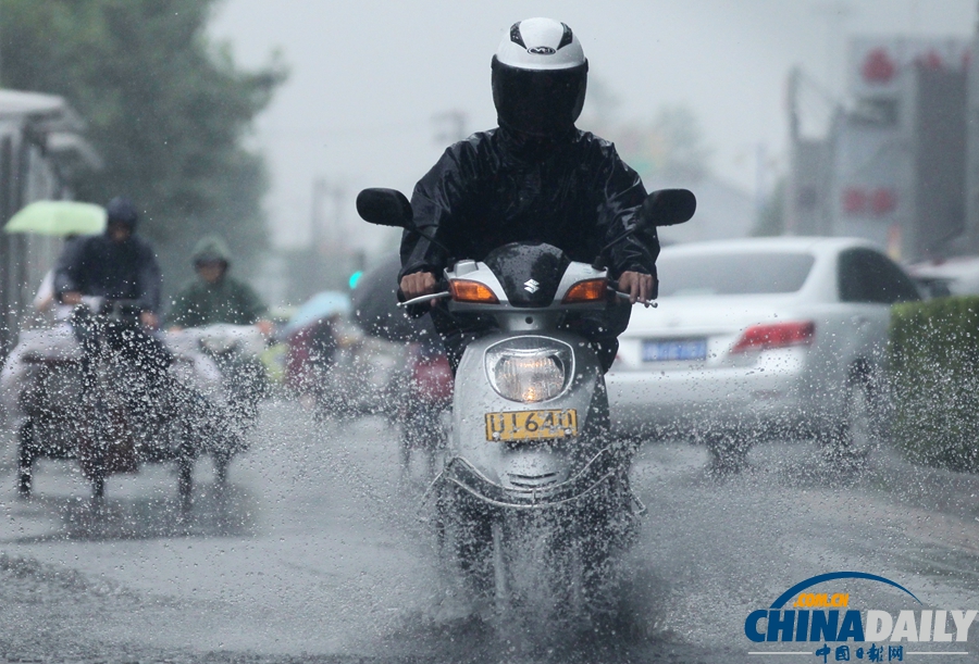 高清圖：北京今天持續(xù)降雨天氣 局地暴雨