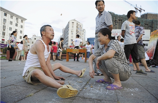 抓石子拍方包跳皮筋……舊時(shí)的游戲，還記得嗎