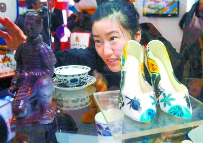 2013年內(nèi)地藝術衍生品市場潛力為300億美元