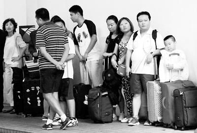 港人贊內(nèi)地游客素質(zhì)提升：更為守秩序和有禮貌