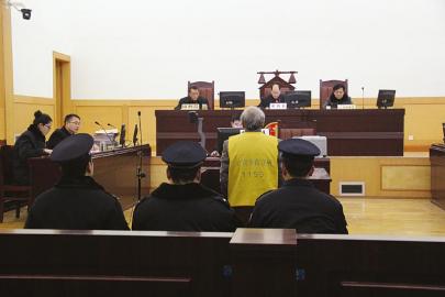 原四川理工學(xué)院院長(zhǎng)曾黃麟受審 收受366萬元全交妻子