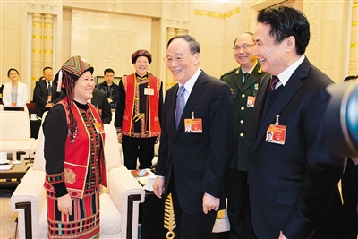 王岐山聽代表發(fā)言時(shí)插話：少說成績(jī) 多談問題