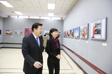 “科學(xué)發(fā)展 崗位建功——中央國家機(jī)關(guān)干部職工攝影作品展”在京開幕