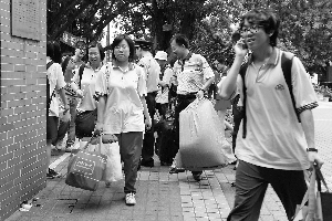 世博游成高考學(xué)生首選 十個(gè)考生九個(gè)要觀博