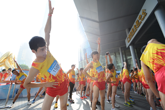 13分54秒！奧運(yùn)選手勇奪廣州IFC登高賽冠軍
