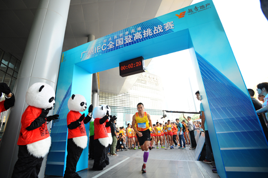 13分54秒！奧運(yùn)選手勇奪廣州IFC登高賽冠軍