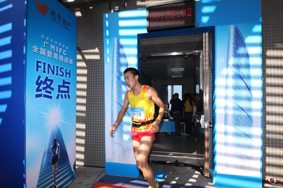 13分54秒！奧運選手勇奪廣州IFC登高賽冠軍