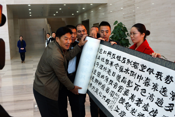 邢飛百首毛澤東詩詞書法創(chuàng)作在南寧展出