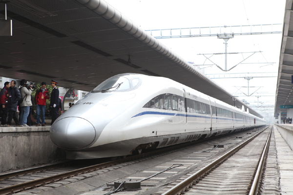 廣西首趟進(jìn)京高鐵列車開(kāi)行