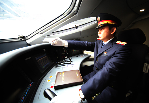廣西首趟進(jìn)京高鐵列車開(kāi)行