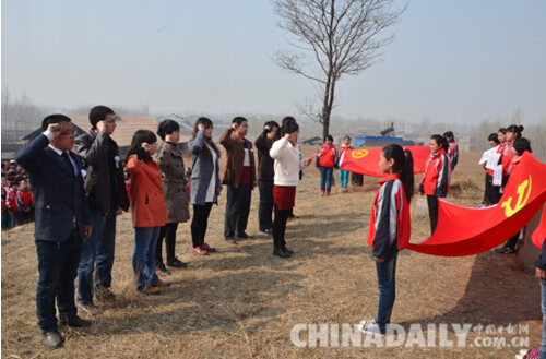 唐山遷安中小學開展清明節(jié)掃墓活動