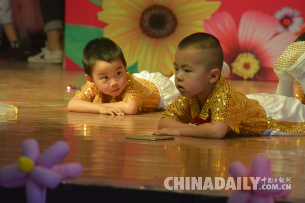 “飛揚(yáng)的旋律 快樂(lè)的六一”文藝匯演活動(dòng)在石舉行