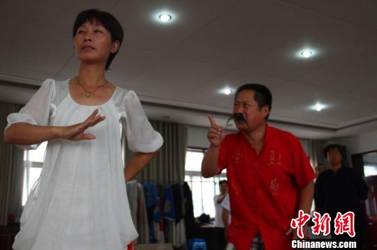 傳百年遺音 河北平鄉(xiāng)村民自排絲弦歷史劇《時苗留犢》